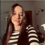 Soy una chica joven, con ganas de enseñar al resto de niños de manera divertida.