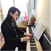Profesor de Piano, Guitarra, Batería, Teoría y Composición Musical