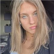 Laureanda in Economia Aziendale, con diploma al liceo scientifico