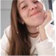 Studentessa in medicina al V anno impartisce lezioni in biologia