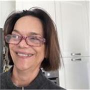 Laurea in medicina veterinaria. Posò insegnare materie scientifiche oltre all’italiano 