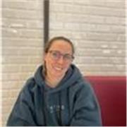 Graduada en biología y máster en oceanografía y gestión del medio marino da clases de biología para ESO