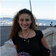 Laureata in biotecnologie e dipendente presso un' azienda farmaceutica impartisce lezioni di biologia e materie affini