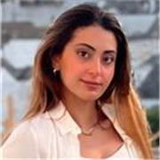 Ciao! Sono Golnaz, una studentessa Master in Inglese, con un background internazionale e una grande passione per le lingue. 