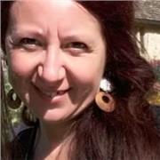 Laureata in Lingue e letterature straniere con esperienza di insegnamento online impartisce lezioni d'inglese