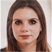 Studentessa della magistrale impartisce lezioni a studenti liceali e universitari