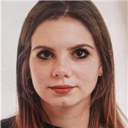 Studentessa della magistrale impartisce lezioni a studenti liceali e universitari