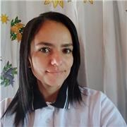 Profesora ofrece clases divertidas de artes manuales con intencionalidad