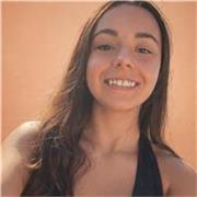 Profesora de biología apta para educación secundaria y primaria.
