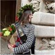 Laureata in lingue con master in economia, offro lezioni personalizzate per studenti a Brescia (e dintorni) e online.