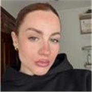 Profesora joven con 5 años de experiencia en coles con peques de infantil , primaria y secundaria. En español y en ingles. 