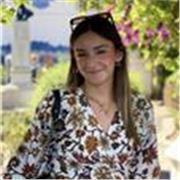 Estudiante de segundo de bachillerato y mi media en Lengua Castellana y Literatura es un sobresaliente.
