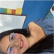Maestra de apoyo escolar para niños y adolescentes en la materia de español