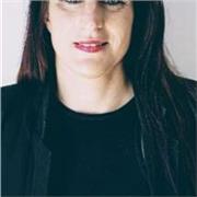 Profesora de inglés imparte clases a niños y adultos tanto para mejorar la pronunciación ,comunicación y habilidades lingüísticas