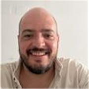 Me gusta hacer analogías a nivel del alumno para que entienda mejor lo que necesita aprender. 