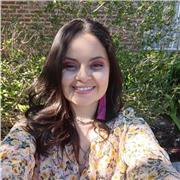 Soy psicóloga, egresada del 2014 y estoy capacitada para dar una materia de psicología, sobre todo desde el enfoque clínico