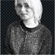 Je suis une etudiante bilingue anglais/français qui recherche des élèves. I'm a bilingual student looking for pupils. :)