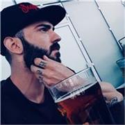 Profesor de francés imparte clases particulares tanto presenciales como online a estudiantes interesados de cualquier nivel