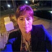 Profesora de Español imparte clases a todas las edades