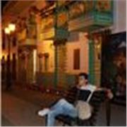 Soy estudiante de administración financiera, y tengo conocimientos de economía y finanzas que te pueden ser de mucha utilidad o en su defecto ayudarte a entender como funciona la economía en el mundo