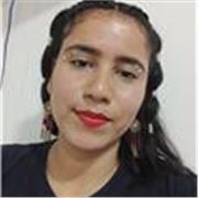 Profesora de inglés enseña a niños, jovenes y adultos