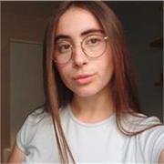 Soy una chica de 19 años con paciencia para enseñar y que tiene buenos conocimientos en el idioma francés. Viví dos años en Francia y además tengo el título oficial B2.