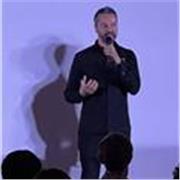 Insegnante di public speaking aiuta a superare la paura di parlare in pubblico e a comunicare con sicurezza