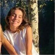 Me defino como una persona agradable y paciente, organizada y que sabe adaptarse a las necesidades de las personas