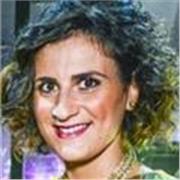 Insegnante di diritto , laureata in giurisprudenza