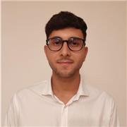 Laureato impartisce lezioni di inglese, russo, tedesco, italiano, storia, geografia e filosofia