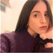Laureata in Design grafico impartisce lezioni a studenti e studentesse