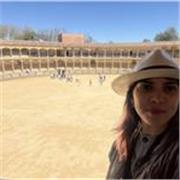 Persona paciente, creativa, responsable; enseño matemáticas primarias, arte e ingles.