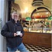 Clases para niños y adolescentes principalmente por soy maestro de secundaria con experiencia. Puedo también dar clases a adultos