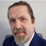 A native English speaker, with experience of helping improve English.