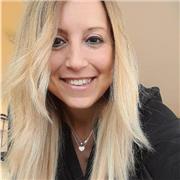 Desideri un'insegnante preparata ed empatica per materie umanistiche e inglese? Disponibile on line su tutto il territorio naziona