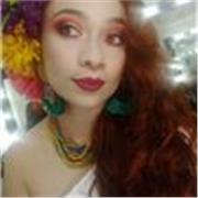 Profesora de apoyo escolar especializada en expresión corporal y danza, artes plásticas y teatro