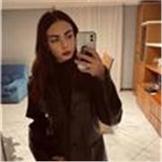ragazza universitaria in lingue ed economia, diplomata in ambito linguistico