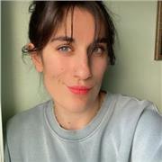 Soy Andrea, graduada en Bellas Artes y diseñadora gráfica y puedo dar clases de cualquier materia relacionada con ambos ámbitos.