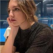 Giovane professionista disponibile per aiuto compiti elementari-medie