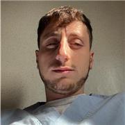 Laureato in biologia impartisce lezioni a studenti del liceo, scuole medie e elementari