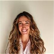 ¡Hola! Mi nombre es Ziortza y soy hablante nativa de español, acreditada oficialmente por el Instituto Cervantes.