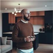 Formateur en communication depuis 2020, spécialisé en marketing d’acquisition et en communication digitale.