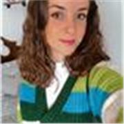 Maestra de inglés imparte clases de 3 a 18 años, además de refuerzo de primaria