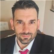 Profesor titulado en Ingenieria Informática, especialista en IA y ciencia de datos, con más de 10 años de experiencia.