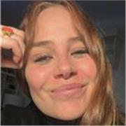 Periodista con experiencia con adolescentes enseñando Lengua y Literatura Española
