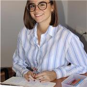 Pedagoga infantil-juvenil ofrece sesiones pedagógicas adaptadas a las dificultades