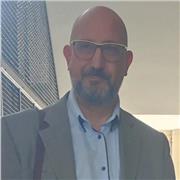 Diplomato e di buona cultura con propensione all'insegnamento