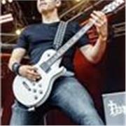 Guitarrista con 30 años de experiencia y 20 años de experiencia dando concierto de rock y metal. 