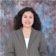 Profesora de Derecho imparte clases a universitarios de todos los ciclos