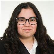 Profesora de infantil y primaria recién graduada
